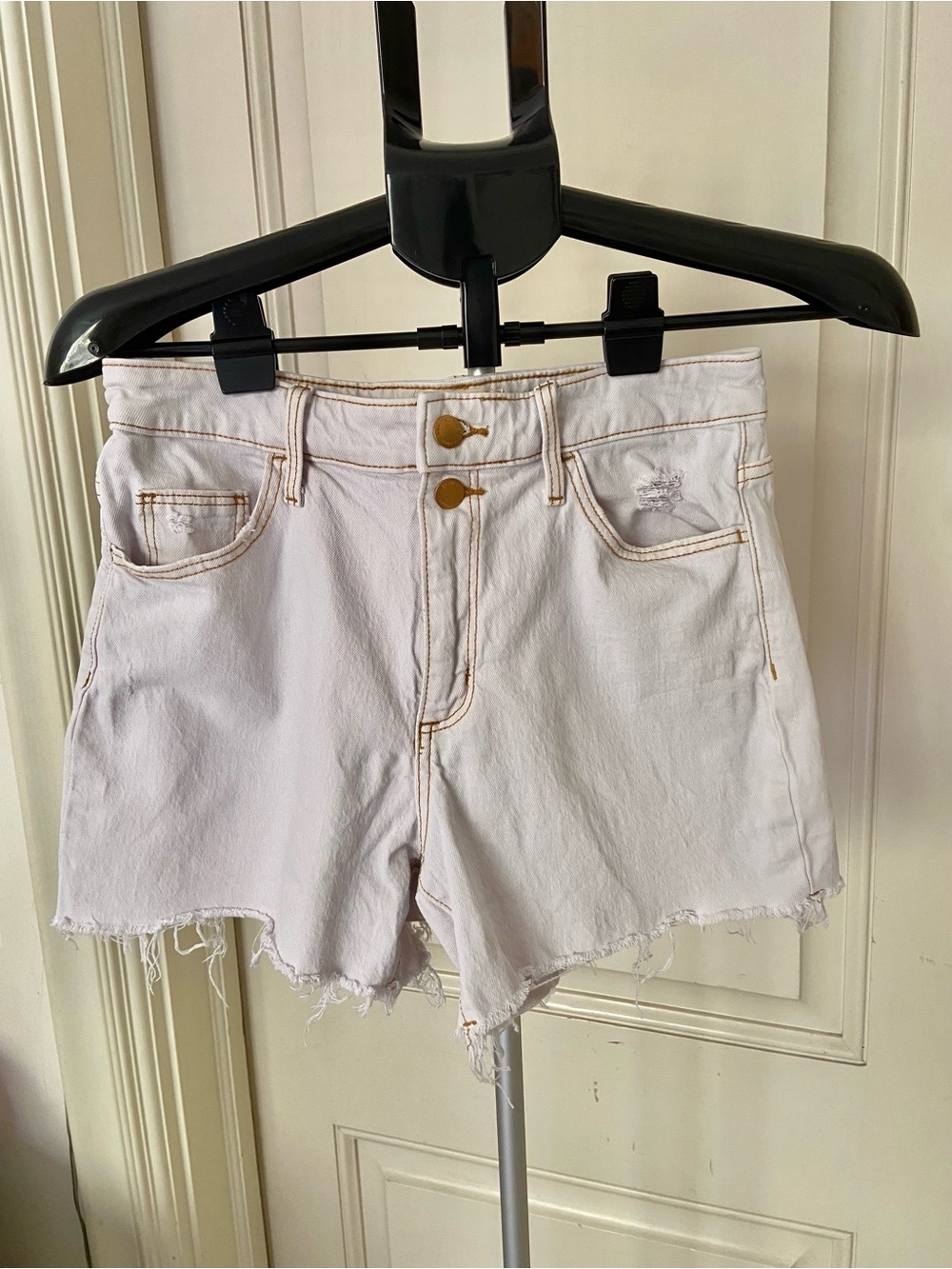 EDGY White Denim Shorts with Raw Frayed Hem
